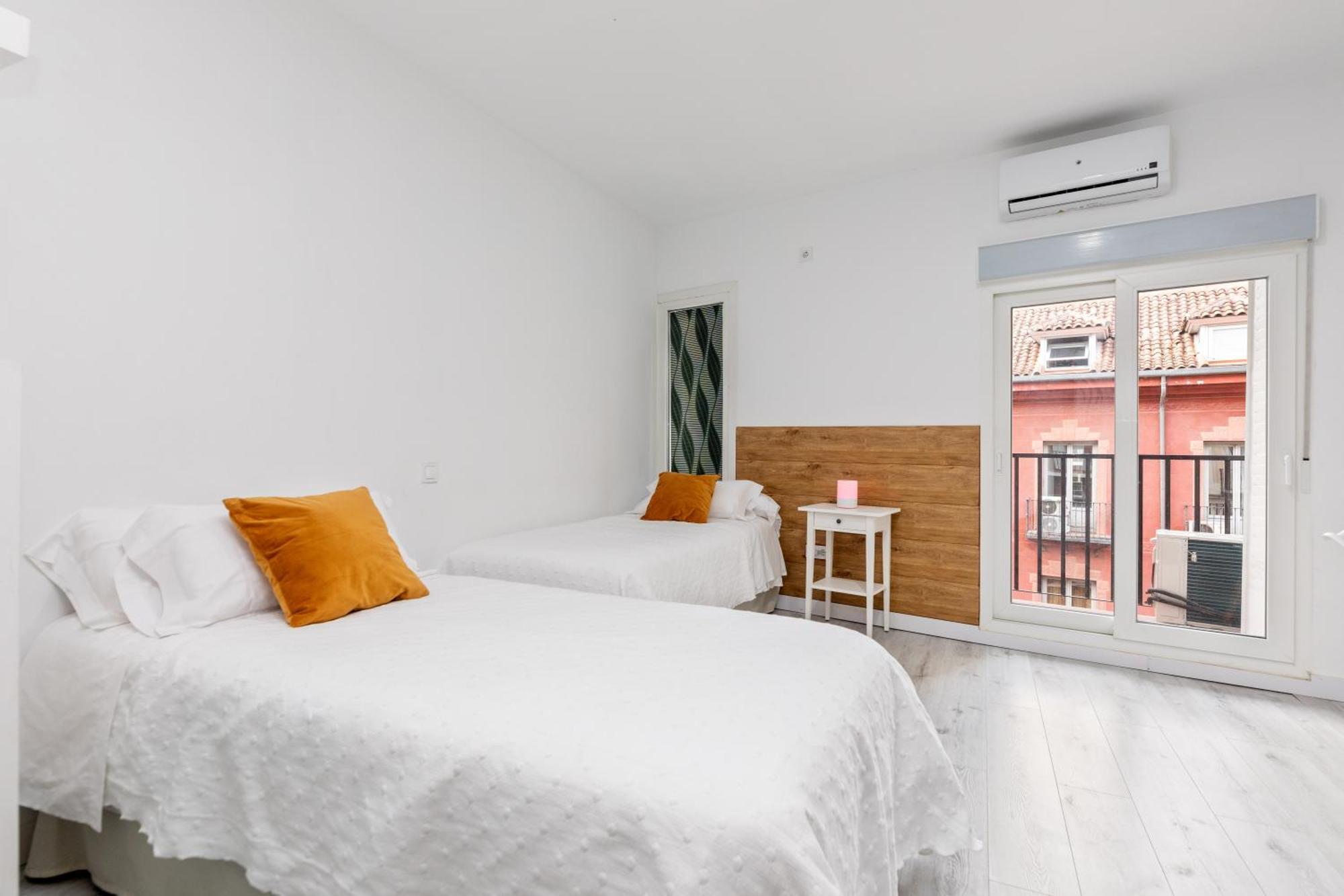 Los Apartamentos Jacinto Benavente Centro マドリード エクステリア 写真