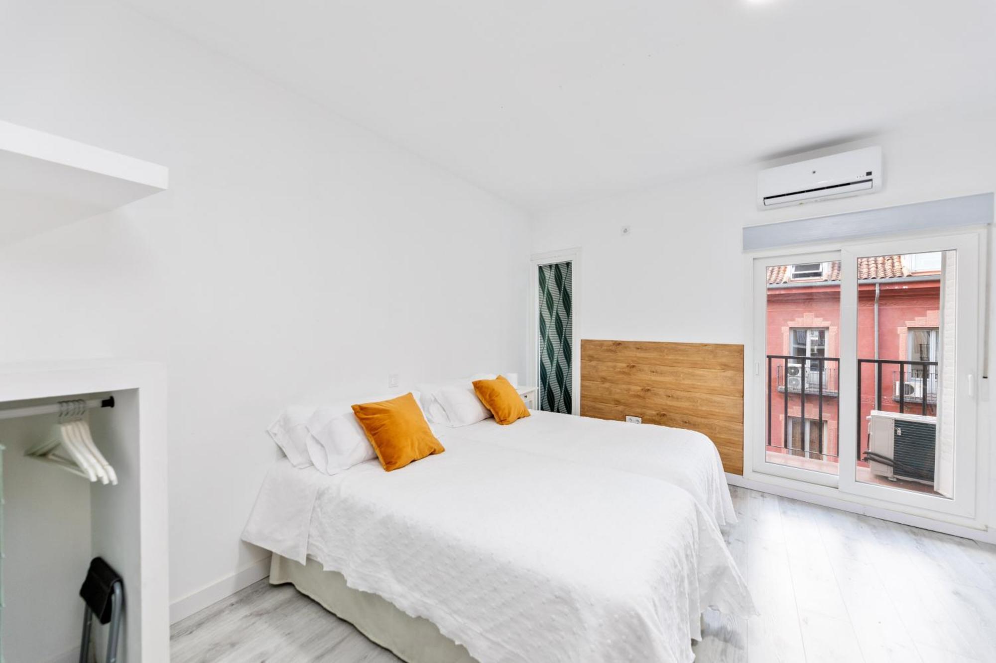 Los Apartamentos Jacinto Benavente Centro マドリード エクステリア 写真